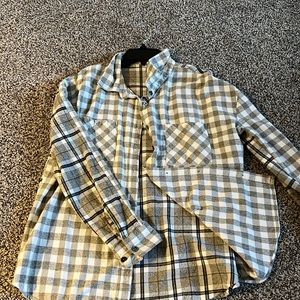 Size Small Flannel. Lightly worn, but still in good condition